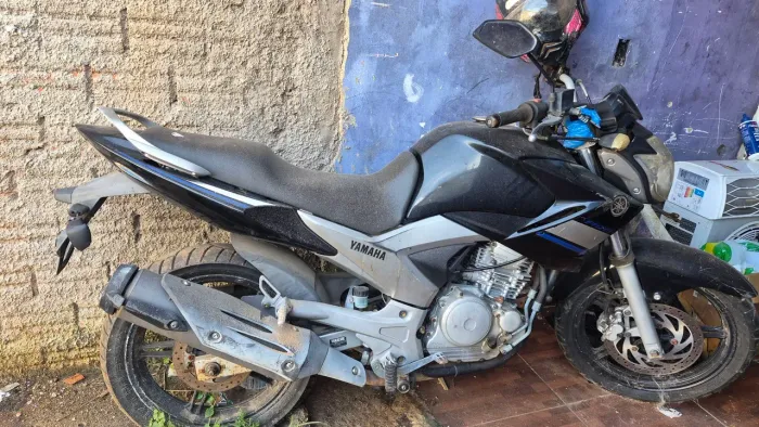 VENDE-SE MOTO FAZER 250