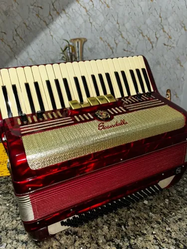 Acordeon Scandalli série ouro 