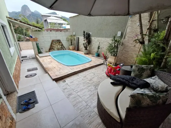 casa para venda possui 300 m², com 4 quartos, 2 vagas, piscina em Taquara - Rio de Janeiro
