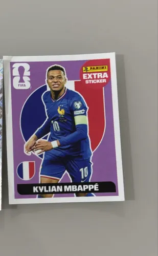 Figurinha extra lilas do Kylian Mbappé