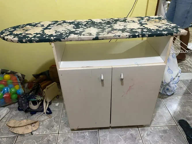 Cama infantil, fogão, tanquinho e tábua de passar 