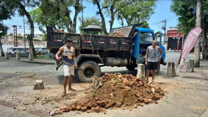 Retirada de entulho com caminhão
