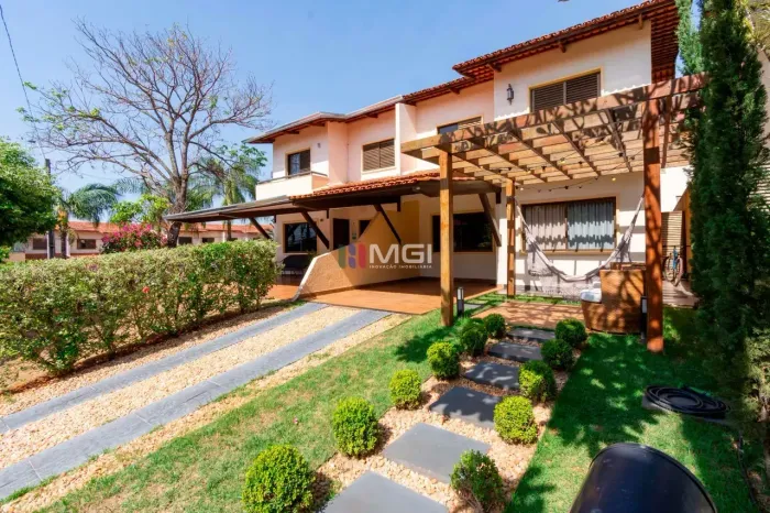 Sobrado para venda com 208 metros quadrados com 3 quartos em Jardim Vitória - Goiânia - GO