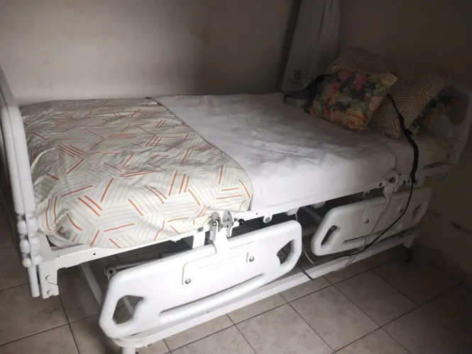 Cama hospitalar eletrônica 
