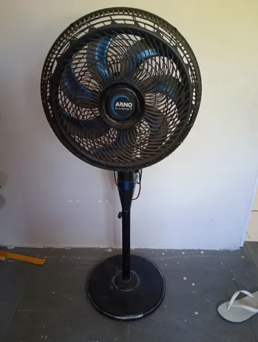 Ventilador ARNO COM COLUNA (COM DEFEITO)