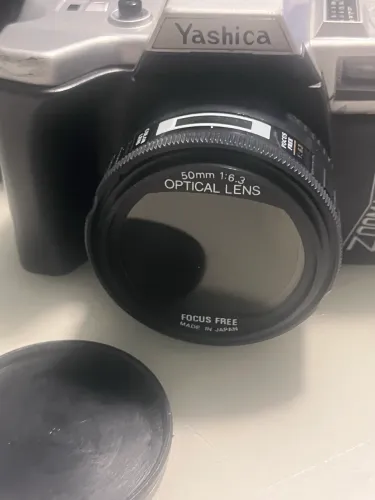 câmera analógica da marca Yashica