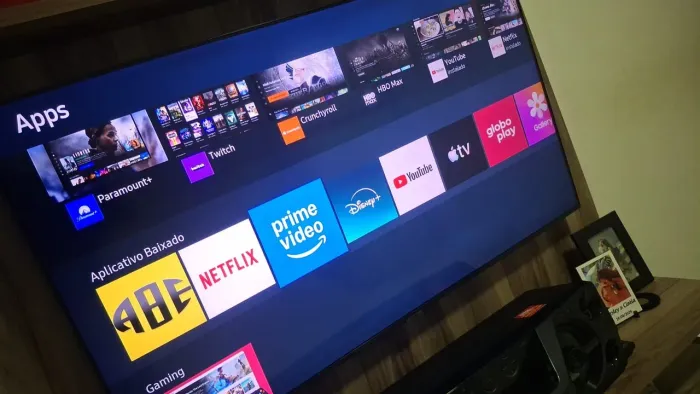 Vendo tv Samsung smart 50 polegadas, pouco tempo de uso tela no plástico!!