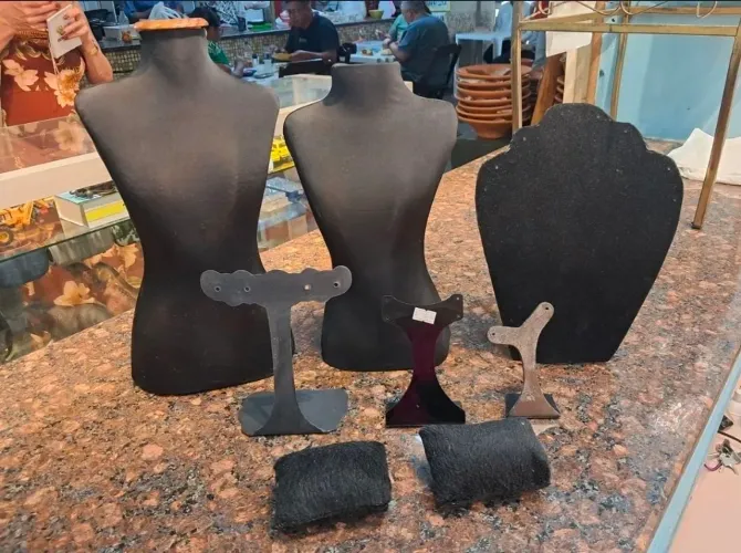 Manequim de bijuterias e joias