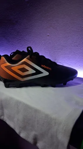 chuteira de campo umbro warskin tamanho 36 (usada 5 vezes)