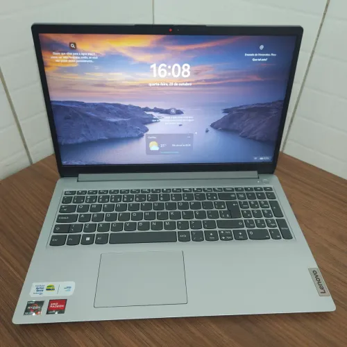 Lenovo Ideapad 1 AMD Ryzen 5 7520U 8GB DDR5 SSD nvme 512GB Tela 15,6 HD
