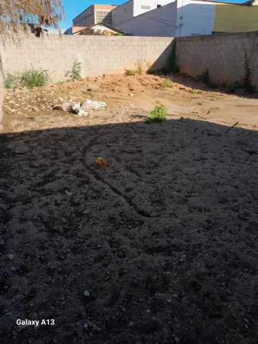 Lote bem localizado de duas esquinas