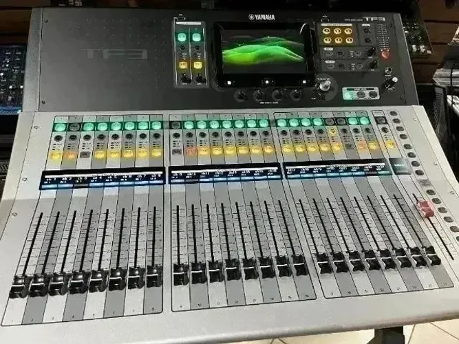 Mesa de Som Yamaha TF5 32 Canais