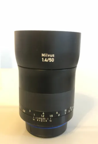 Lente Zeiss Milvus 50mm f/1.4 - Mount Canon EF