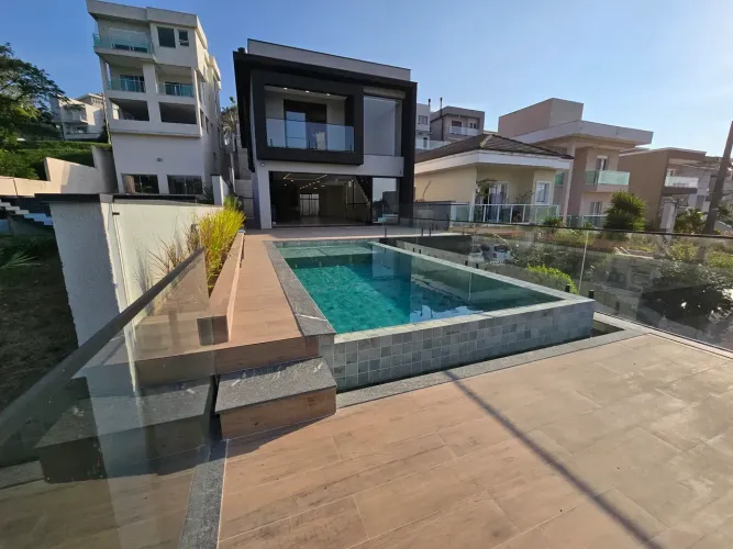 Linda casa a venda no condomínio New Ville em Santana de Parnaiba - SP.