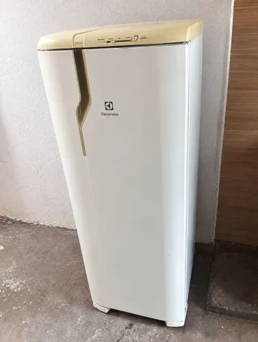 Geladeira usada por 400 reias
