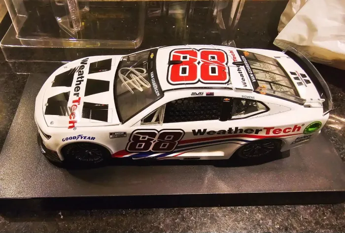 Nascar 1:24 - Shane Van Gisbergen - SVG 2025 AUTOGRAFADO - Lionel Racing