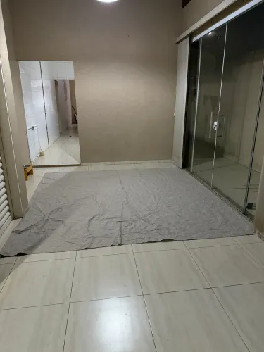 Tapete bege com antiderrapante 3x3m