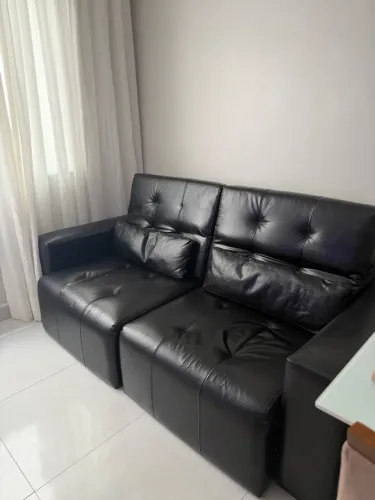 SOFÁ PRETO DE COURO RETRÁTIL