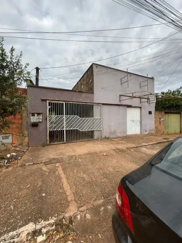 Casa com SalaComercial na frente! Excelente Oportunidade de Negócio!