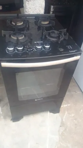 Vende-se esse fogão pega as 4 bocas e o forno