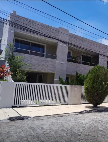 Casa no Condomínio Mangueiras