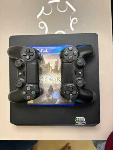 PS4 SLIM COM 2 CONTROLES ORIGINAIS
