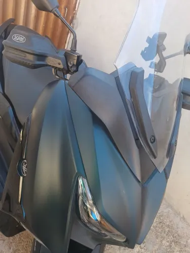 ? Yamaha XMAX 250 ABS - Scooter Premium ?