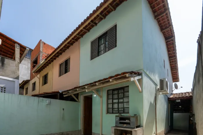 Sobrado para venda em Jardim das Palmas com 2 quartos, 77m²