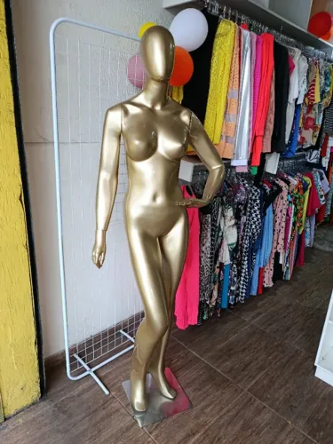Manequim feminino sem fibra Slim Dourada cabeça de ovo com base