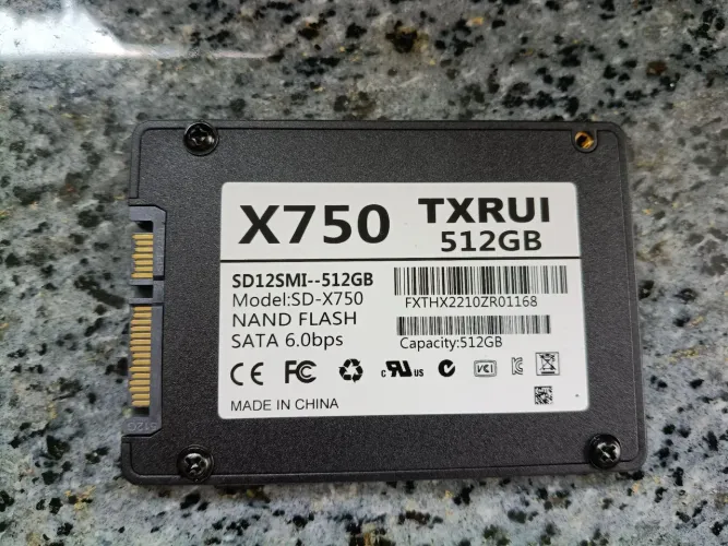 Vendo SSD TXRUI X750 de 512 GB, SATA de 2,5 polegadas, funcionando.