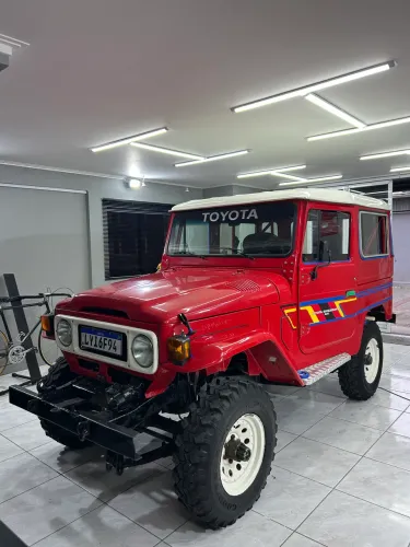 Toyota Band.Jipe Cap.de Aço Chas. Curto Diesel 1985