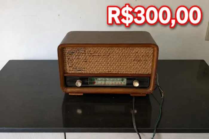 Rádio Antigo de Madeira Vintage
