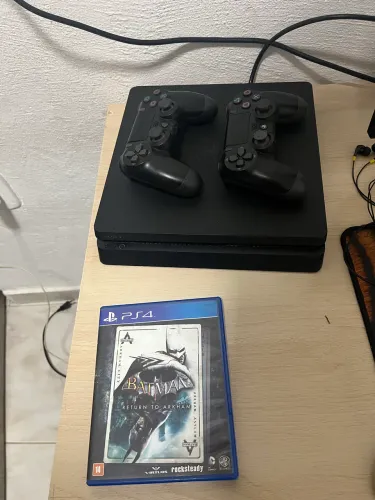 Vendo ps4 slim 1tb + 2 controles