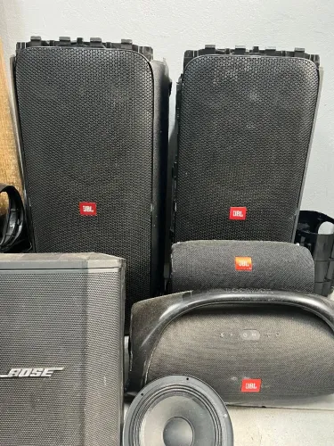Manutenção JBL e Bose 