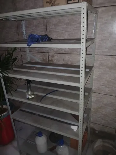 2 estantes em ferro galvanizado pintadas