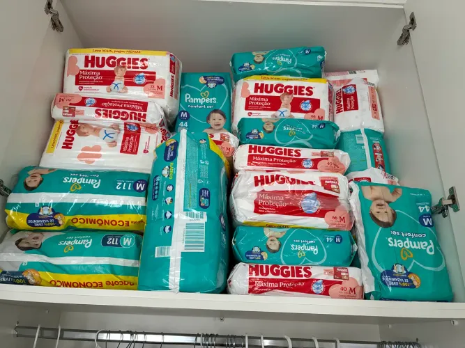 PREÇOS NA DESCRIÇÃO DO ANÚNCIO! Fraldas tamanho M - Pampers e Huggies