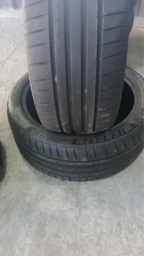 Pneus 235/40r19 Michelin. Semi novo