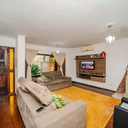 Casa residencial para alugar no bairro Sarandi com 3 dormitórios e 287 m².