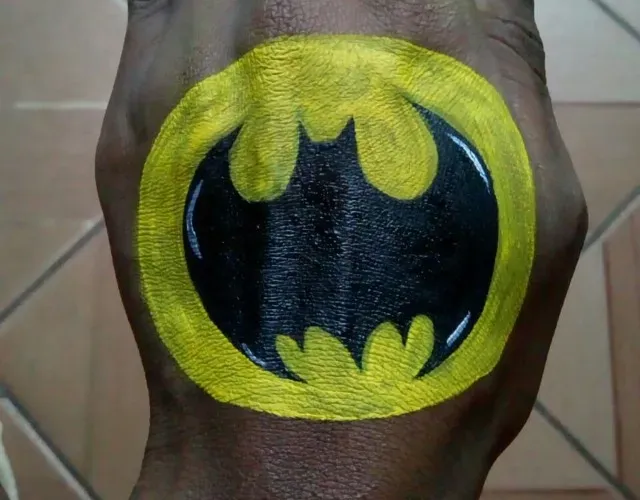 Pintura de rosto e balao mania