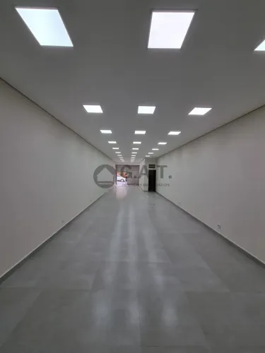 Salão Comercial com 2 vagas de garagem e 150m² de área em Sorocaba-SP, no bairro Julio de