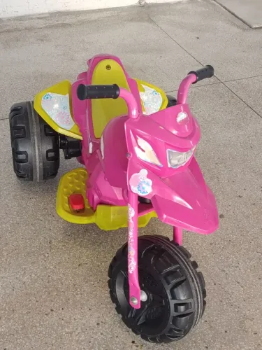 Moto elétrica XT3 6V Rosa marca Bandeirantes 