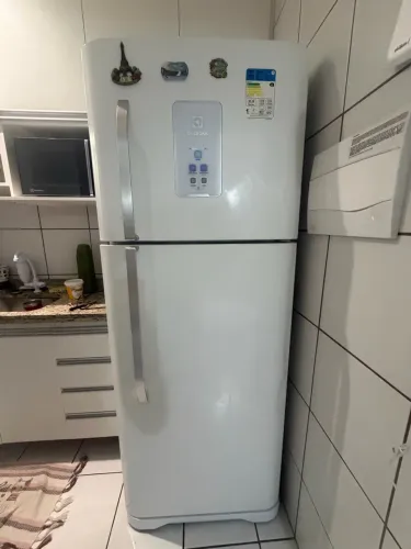 **VENDE-SE GELADEIRA ELECTROLUX FROST FREE 433L - BRANCA**
