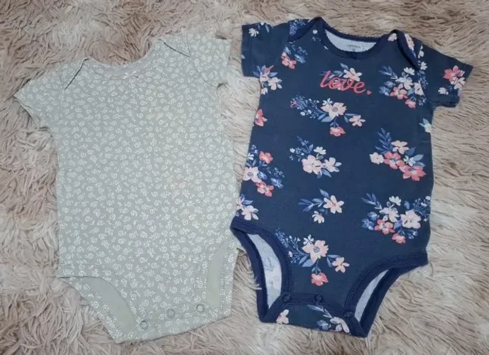 Body Carter's Manga curta. Menina. 6 meses e 9 meses