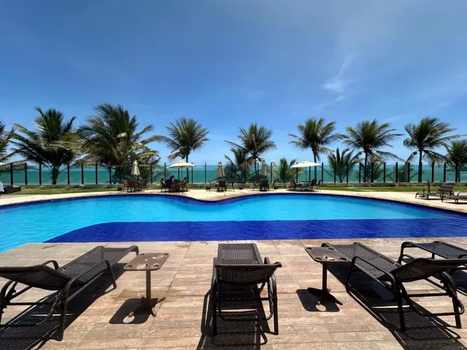 Apartamento de 2 dormitorios com 1 suite na beira mar da praia de Tabatinga 2.