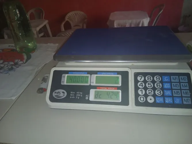 Vende se uma balança digital