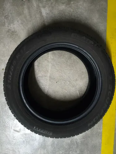 Pneu Pirelli modelo Scorpion - 215/55 R17