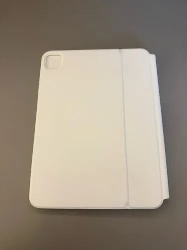 Capa Teclado Magnética Bluetooth p/ iPad Air (4ª/5ª/6ª) e iPad Pro 11" - Branca