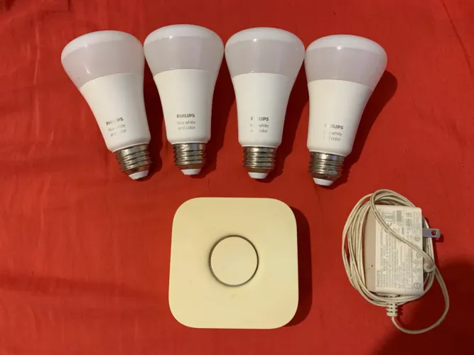 Kit 4 lâmpadas Philips Coloridas RGB Hue White & Color com Hub Zigbee
