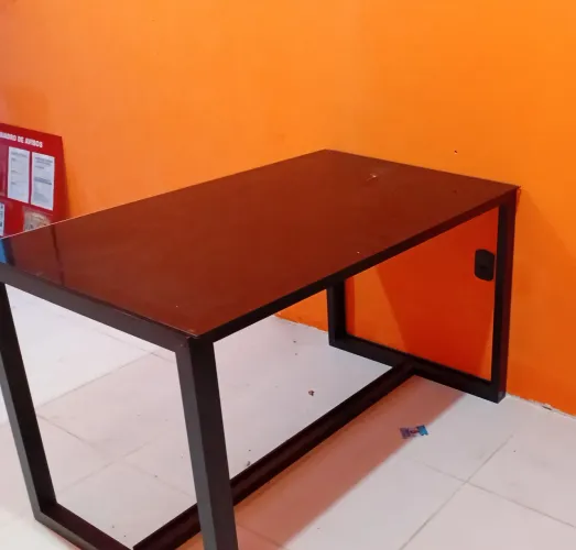 MESA DE VIDRO COM ALUMÍNIO