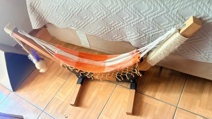Rede para gato com suporte de madeira maciça